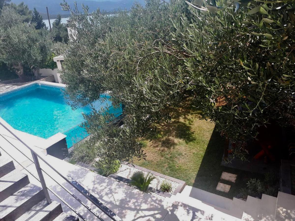 קלק Vila Ivka Gardens מראה חיצוני תמונה