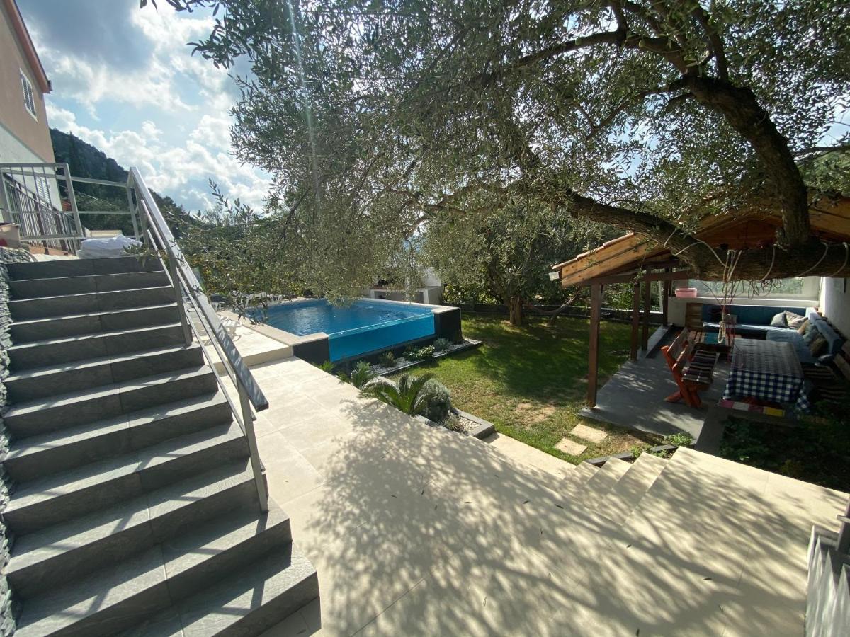 קלק Vila Ivka Gardens מראה חיצוני תמונה